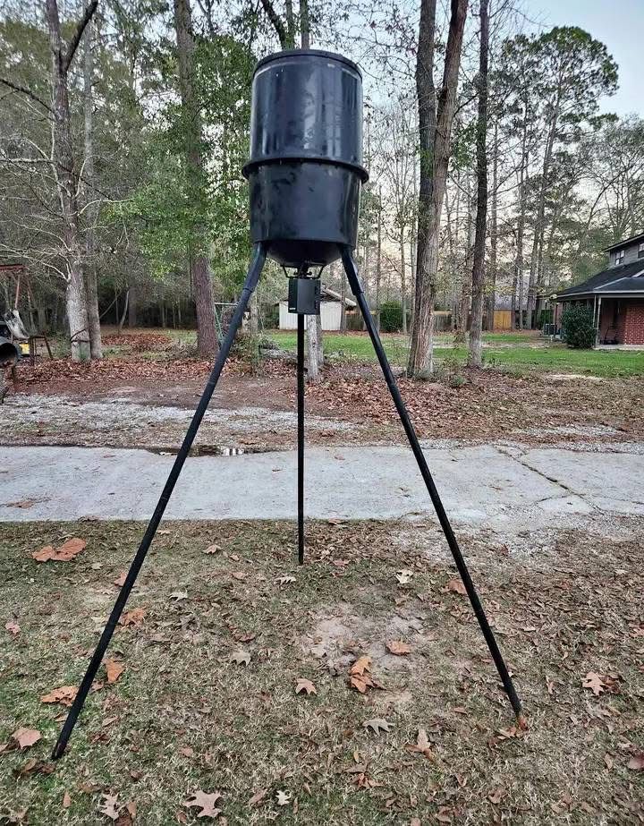Tripod Deer feeder