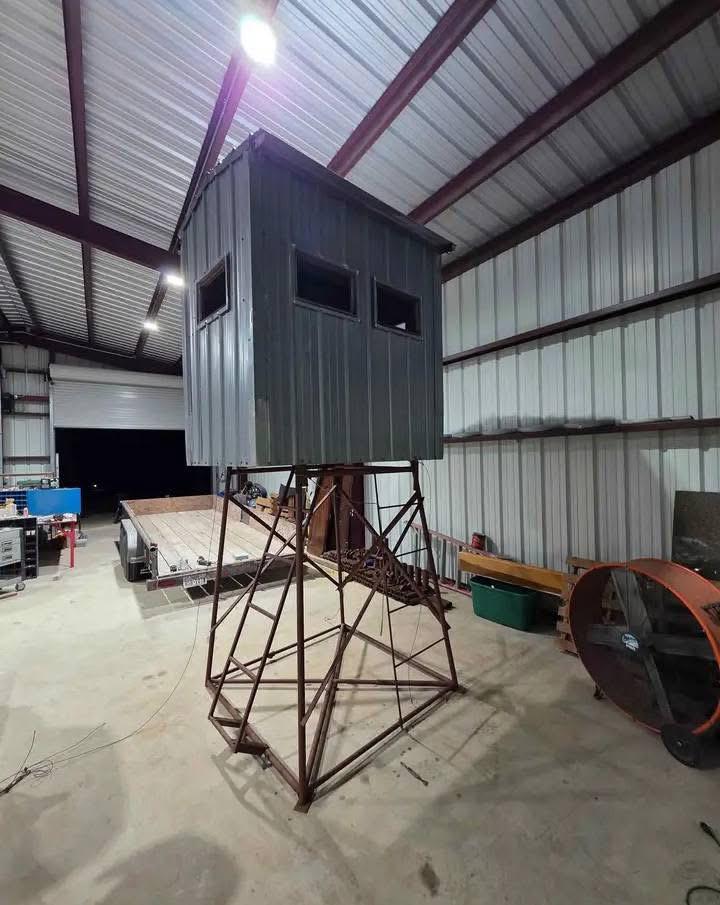Deer blind with stand - Image 4